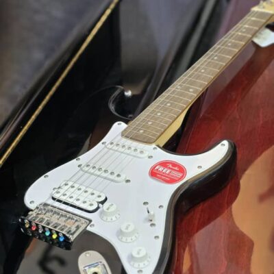 گیتار الکتریک Squier Bullet Strat with Tremolo – Black