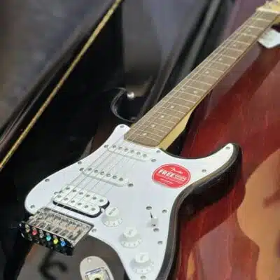 گیتار الکتریک Squier Bullet Strat with Tremolo – Black